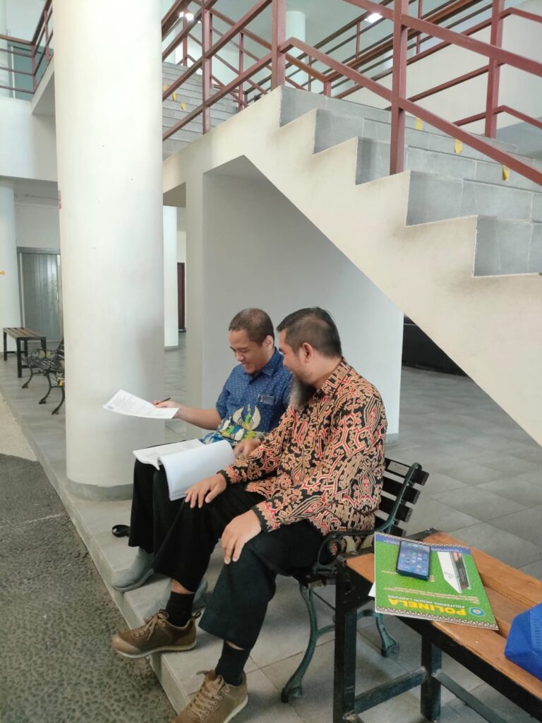 Pertemuan APRIJA dan Perwakilan Tim Kurikulum Program Studi Sarjana Terapan Teknologi Rekayasa Internet Membahas kurikulum Prodi.