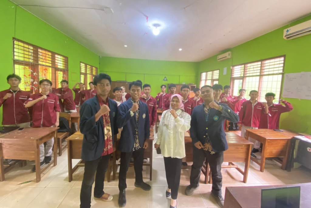Sosialisasi "Penggunaan Kata Sandi, Manfaat dan Resikonya" oleh Mahasiswa Program Studi Teknologi Rekayasa Internet Polinela