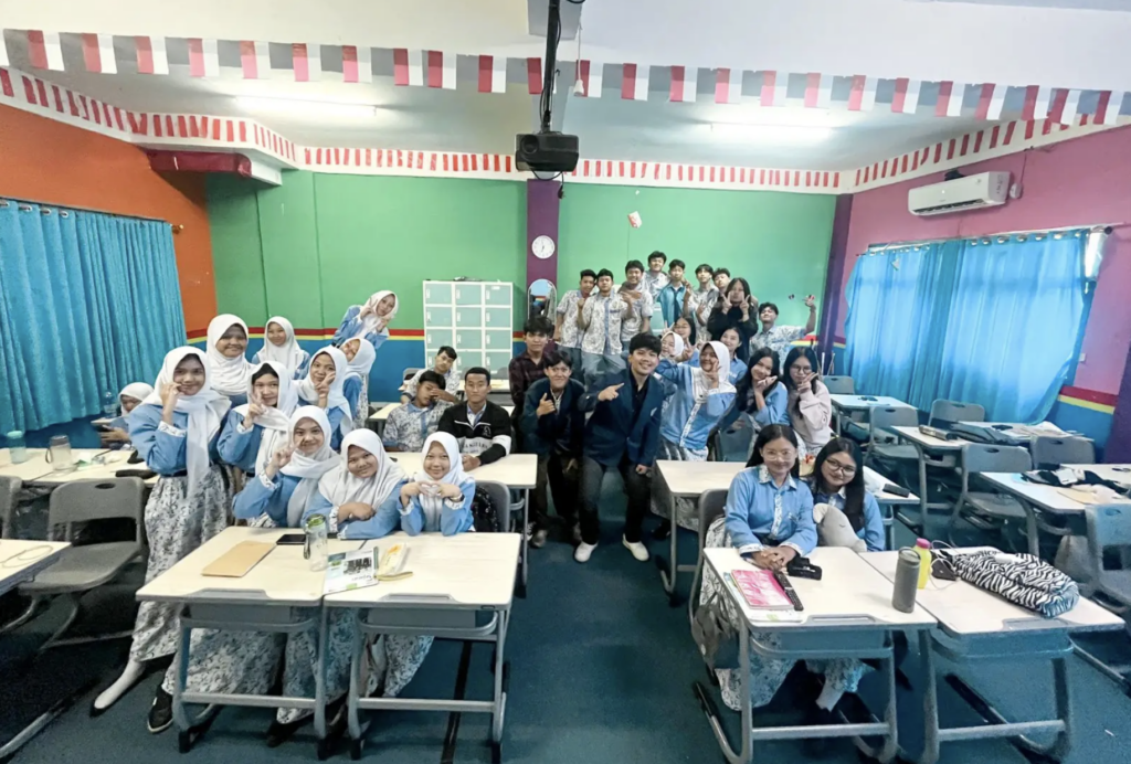 Sosialisasi Internet Sehat: Menjaga Privasi - Literasi Digital Internet Sehat oleh Teknologi Rekayasa Internet Polinela Bagi Siswa SMA Perintis