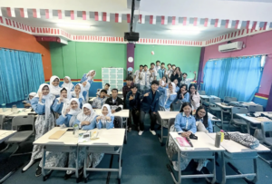 Sosialisasi Internet Sehat: Menjaga Privasi - Literasi Digital Internet Sehat oleh Teknologi Rekayasa Internet Polinela Bagi Siswa SMA Perintis